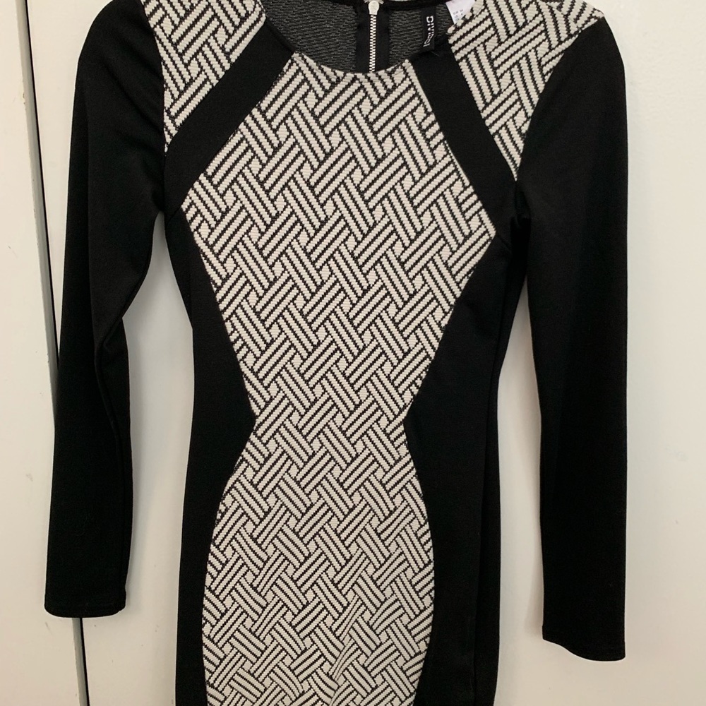 Divided long sleeve mini dress